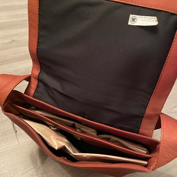 Leather Hobo International purse - Picture 4 of 8